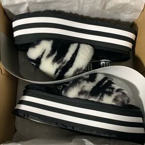 UGG PLUSH NEW W DISCO MARBLE SLIDE USA SIZE 7